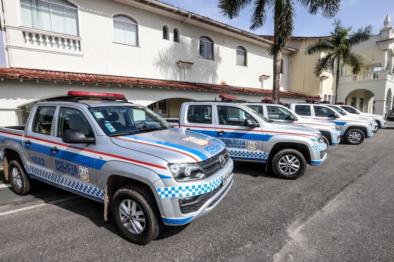 O Governo do Estado, em parceria com a Secretaria Nacional de Segurança Pública (Senasp), realizou nesta segunda (17), no Palácio do Governo, o ato de entrega de 12 caminhonetes pick-ups para a Polícia Militar do Pará. <div class='credito_fotos'>Foto: Marco Santos / Ag. Pará | <a href='/midias/2020/originais/6000_d22a45a2-38c2-267c-1203-c0e664ab8fef.jpg' download><i class='fa-solid fa-download'></i> Download</a></div>