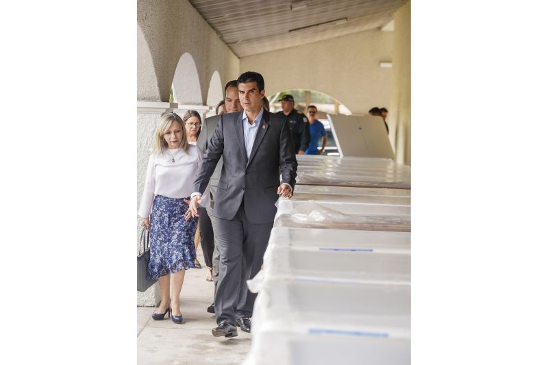 Nesta segunda-feira (17), o governador Helder Barbalho fez a entrega de 26 refrigeradores para a Secretaria de Estado de Educação (Seduc). <div class='credito_fotos'>Foto: Marco Santos / Ag. Pará   |   <a href='/midias/2020/originais/6002_d97aa83a-541a-9e65-1e3e-08e8fa3deb65.jpg' download><i class='fa-solid fa-download'></i> Download</a></div>