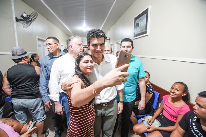 População de Cametá recebe delegacia, hospital e mais de 30 cheques moradia
O governador do estado do Pará, Helder Barbalho, visitou, na manhã desta quarta-feira (19), o município de Cametá onde cumpriu três agendas oficiais na cidade, entregando obras para a população nas áreas de segurança e saúde. <div class='credito_fotos'>Foto: Marco Santos / Ag. Pará | <a href='/midias/2020/originais/6005_0027ae95-4da8-8484-e304-1191bbf2e2ec.jpg' download><i class='fa-solid fa-download'></i> Download</a></div>