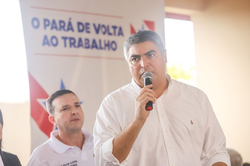 População de Cametá recebe delegacia, hospital e mais de 30 cheques moradia
O governador do estado do Pará, Helder Barbalho, visitou, na manhã desta quarta-feira (19), o município de Cametá onde cumpriu três agendas oficiais na cidade, entregando obras para a população nas áreas de segurança e saúde. <div class='credito_fotos'>Foto: Marco Santos / Ag. Pará | <a href='/midias/2020/originais/6005_072edccd-62bc-a277-d618-d15064c31364.jpg' download><i class='fa-solid fa-download'></i> Download</a></div>
