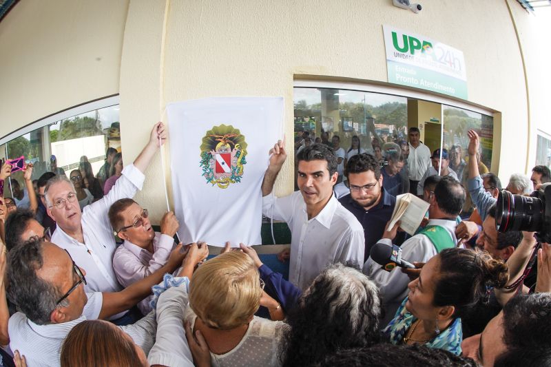 População de Cametá recebe delegacia, hospital e mais de 30 cheques moradia
O governador do estado do Pará, Helder Barbalho, visitou, na manhã desta quarta-feira (19), o município de Cametá onde cumpriu três agendas oficiais na cidade, entregando obras para a população nas áreas de segurança e saúde. <div class='credito_fotos'>Foto: Marco Santos / Ag. Pará | <a href='/midias/2020/originais/6005_0e5c8b09-b0b2-f743-0974-34cfb5701e5a.jpg' download><i class='fa-solid fa-download'></i> Download</a></div>