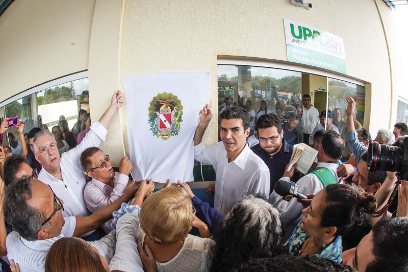 População de Cametá recebe delegacia, hospital e mais de 30 cheques moradia
O governador do estado do Pará, Helder Barbalho, visitou, na manhã desta quarta-feira (19), o município de Cametá onde cumpriu três agendas oficiais na cidade, entregando obras para a população nas áreas de segurança e saúde. <div class='credito_fotos'>Foto: Marco Santos / Ag. Pará   |   <a href='/midias/2020/originais/6005_0e5c8b09-b0b2-f743-0974-34cfb5701e5a.jpg' download><i class='fa-solid fa-download'></i> Download</a></div>