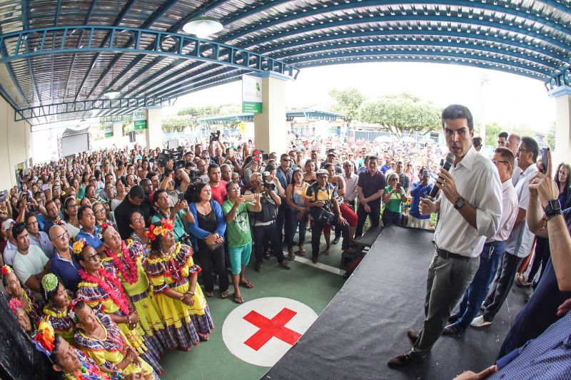 População de Cametá recebe delegacia, hospital e mais de 30 cheques moradia
O governador do estado do Pará, Helder Barbalho, visitou, na manhã desta quarta-feira (19), o município de Cametá onde cumpriu três agendas oficiais na cidade, entregando obras para a população nas áreas de segurança e saúde. <div class='credito_fotos'>Foto: Marco Santos / Ag. Pará | <a href='/midias/2020/originais/6005_100d2248-3873-b25e-8024-fa27deb5cae8.jpg' download><i class='fa-solid fa-download'></i> Download</a></div>
