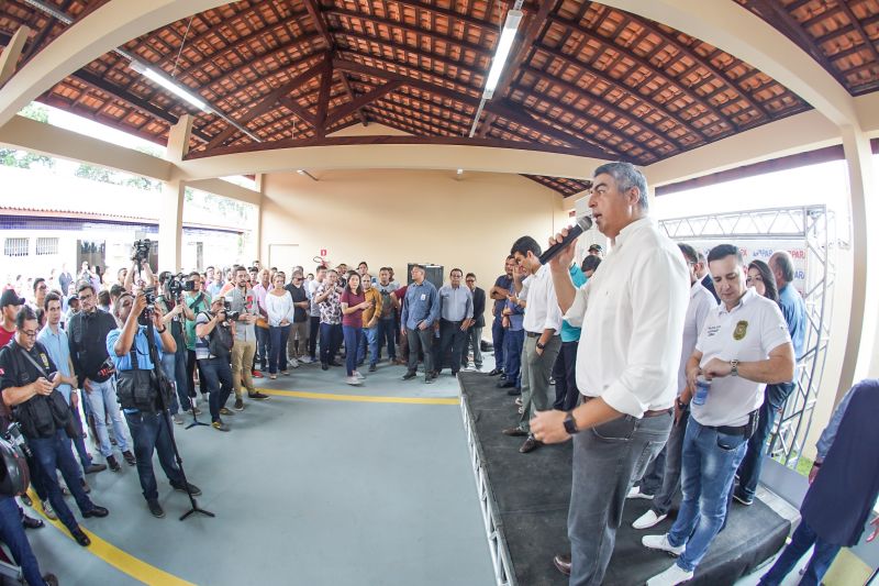 População de Cametá recebe delegacia, hospital e mais de 30 cheques moradia
O governador do estado do Pará, Helder Barbalho, visitou, na manhã desta quarta-feira (19), o município de Cametá onde cumpriu três agendas oficiais na cidade, entregando obras para a população nas áreas de segurança e saúde. <div class='credito_fotos'>Foto: Marco Santos / Ag. Pará   |   <a href='/midias/2020/originais/6005_111c307e-66f1-dc08-ca35-82afb7d20114.jpg' download><i class='fa-solid fa-download'></i> Download</a></div>