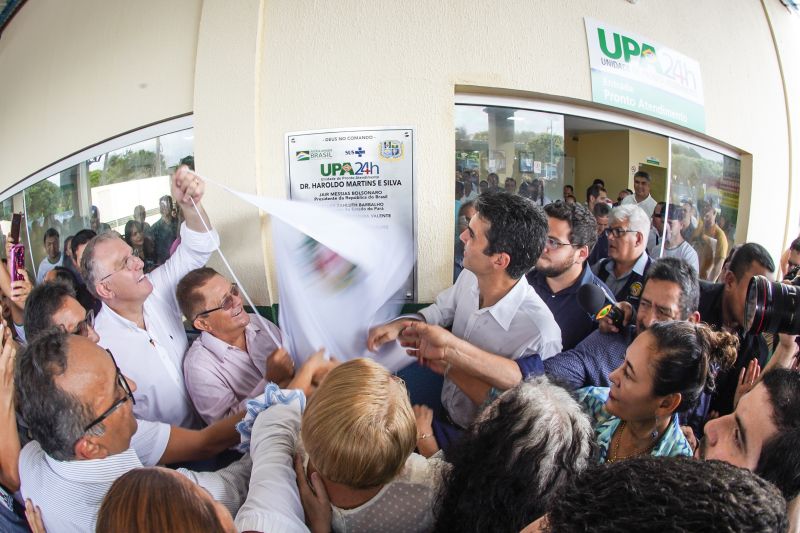 População de Cametá recebe delegacia, hospital e mais de 30 cheques moradia
O governador do estado do Pará, Helder Barbalho, visitou, na manhã desta quarta-feira (19), o município de Cametá onde cumpriu três agendas oficiais na cidade, entregando obras para a população nas áreas de segurança e saúde. <div class='credito_fotos'>Foto: Marco Santos / Ag. Pará   |   <a href='/midias/2020/originais/6005_1986bccd-3c56-5d16-1407-2535ee032d18.jpg' download><i class='fa-solid fa-download'></i> Download</a></div>