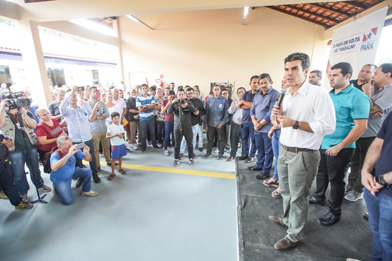 População de Cametá recebe delegacia, hospital e mais de 30 cheques moradia
O governador do estado do Pará, Helder Barbalho, visitou, na manhã desta quarta-feira (19), o município de Cametá onde cumpriu três agendas oficiais na cidade, entregando obras para a população nas áreas de segurança e saúde. <div class='credito_fotos'>Foto: Marco Santos / Ag. Pará   |   <a href='/midias/2020/originais/6005_1df5fa7d-c6b3-ac2f-6d60-95ba8ceff3f0.jpg' download><i class='fa-solid fa-download'></i> Download</a></div>