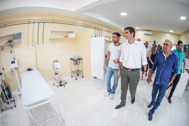 População de Cametá recebe delegacia, hospital e mais de 30 cheques moradia
O governador do estado do Pará, Helder Barbalho, visitou, na manhã desta quarta-feira (19), o município de Cametá onde cumpriu três agendas oficiais na cidade, entregando obras para a população nas áreas de segurança e saúde. <div class='credito_fotos'>Foto: Marco Santos / Ag. Pará | <a href='/midias/2020/originais/6005_6391726d-0d17-fbc3-3ac0-4e8a5744ef3c.jpg' download><i class='fa-solid fa-download'></i> Download</a></div>