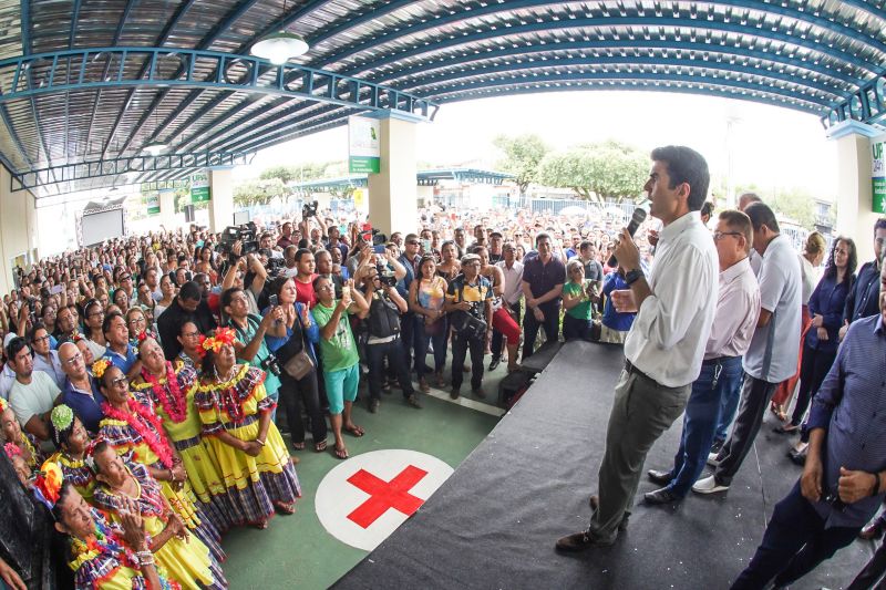 População de Cametá recebe delegacia, hospital e mais de 30 cheques moradia
O governador do estado do Pará, Helder Barbalho, visitou, na manhã desta quarta-feira (19), o município de Cametá onde cumpriu três agendas oficiais na cidade, entregando obras para a população nas áreas de segurança e saúde. <div class='credito_fotos'>Foto: Marco Santos / Ag. Pará | <a href='/midias/2020/originais/6005_6ebdee64-cc04-f61f-033f-c695abf2124b.jpg' download><i class='fa-solid fa-download'></i> Download</a></div>