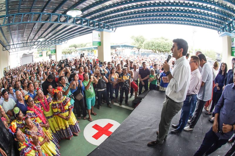 População de Cametá recebe delegacia, hospital e mais de 30 cheques moradia
O governador do estado do Pará, Helder Barbalho, visitou, na manhã desta quarta-feira (19), o município de Cametá onde cumpriu três agendas oficiais na cidade, entregando obras para a população nas áreas de segurança e saúde. <div class='credito_fotos'>Foto: Marco Santos / Ag. Pará   |   <a href='/midias/2020/originais/6005_6ebdee64-cc04-f61f-033f-c695abf2124b.jpg' download><i class='fa-solid fa-download'></i> Download</a></div>