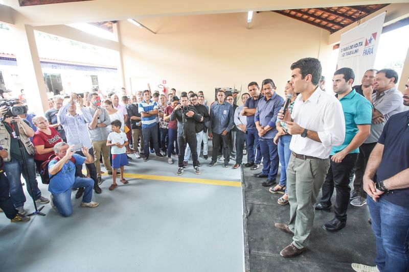 População de Cametá recebe delegacia, hospital e mais de 30 cheques moradia
O governador do estado do Pará, Helder Barbalho, visitou, na manhã desta quarta-feira (19), o município de Cametá onde cumpriu três agendas oficiais na cidade, entregando obras para a população nas áreas de segurança e saúde. <div class='credito_fotos'>Foto: Marco Santos / Ag. Pará | <a href='/midias/2020/originais/6005_71c09403-af26-1f68-e051-21123c9c3594.jpg' download><i class='fa-solid fa-download'></i> Download</a></div>