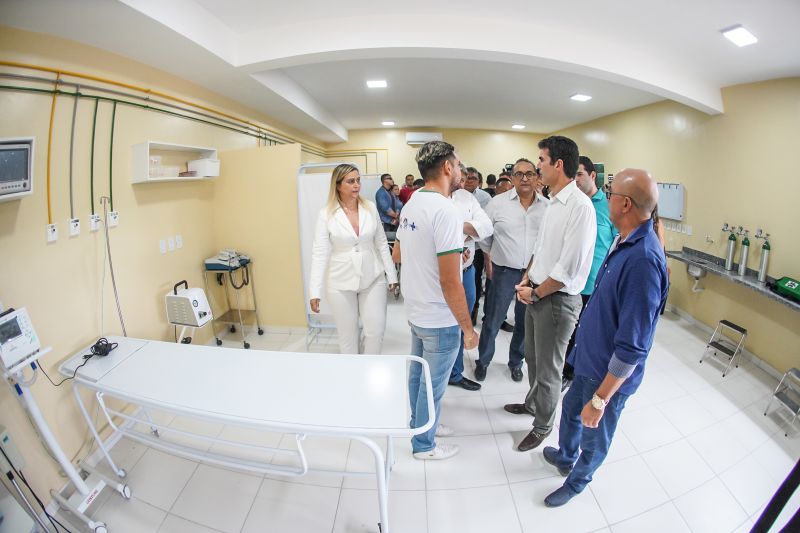 População de Cametá recebe delegacia, hospital e mais de 30 cheques moradia
O governador do estado do Pará, Helder Barbalho, visitou, na manhã desta quarta-feira (19), o município de Cametá onde cumpriu três agendas oficiais na cidade, entregando obras para a população nas áreas de segurança e saúde. <div class='credito_fotos'>Foto: Marco Santos / Ag. Pará | <a href='/midias/2020/originais/6005_80682e16-2579-8071-922d-b2468ac700dd.jpg' download><i class='fa-solid fa-download'></i> Download</a></div>