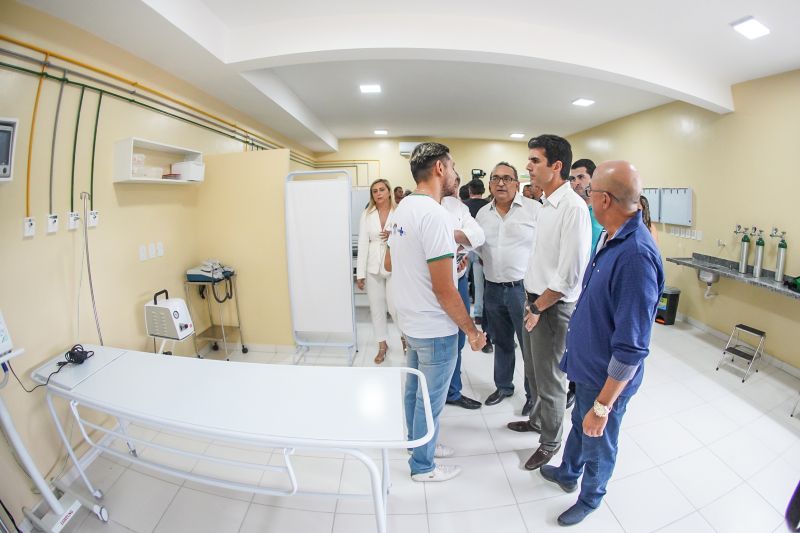 População de Cametá recebe delegacia, hospital e mais de 30 cheques moradia
O governador do estado do Pará, Helder Barbalho, visitou, na manhã desta quarta-feira (19), o município de Cametá onde cumpriu três agendas oficiais na cidade, entregando obras para a população nas áreas de segurança e saúde. <div class='credito_fotos'>Foto: Marco Santos / Ag. Pará | <a href='/midias/2020/originais/6005_ac2575b3-6274-8bce-218d-3f027384953d.jpg' download><i class='fa-solid fa-download'></i> Download</a></div>