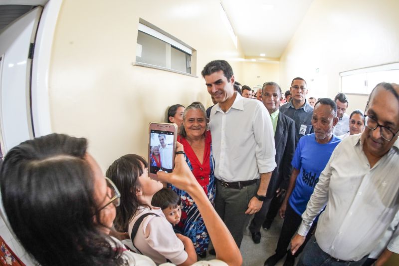 População de Cametá recebe delegacia, hospital e mais de 30 cheques moradia
O governador do estado do Pará, Helder Barbalho, visitou, na manhã desta quarta-feira (19), o município de Cametá onde cumpriu três agendas oficiais na cidade, entregando obras para a população nas áreas de segurança e saúde. <div class='credito_fotos'>Foto: Marco Santos / Ag. Pará   |   <a href='/midias/2020/originais/6005_b7efe665-db22-9dbe-8145-9bc2c6534be5.jpg' download><i class='fa-solid fa-download'></i> Download</a></div>