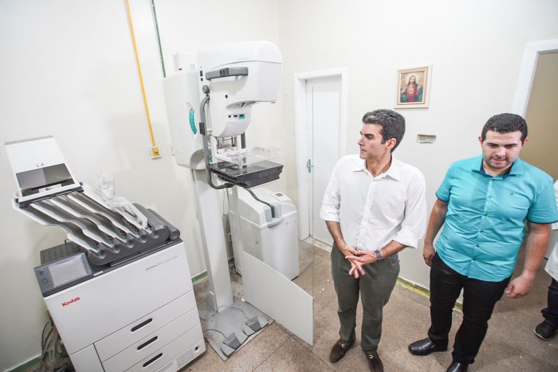População de Cametá recebe delegacia, hospital e mais de 30 cheques moradia
O governador do estado do Pará, Helder Barbalho, visitou, na manhã desta quarta-feira (19), o município de Cametá onde cumpriu três agendas oficiais na cidade, entregando obras para a população nas áreas de segurança e saúde. <div class='credito_fotos'>Foto: Marco Santos / Ag. Pará | <a href='/midias/2020/originais/6005_bec3c1fb-af84-e85a-9781-99f6b6a66b0f.jpg' download><i class='fa-solid fa-download'></i> Download</a></div>