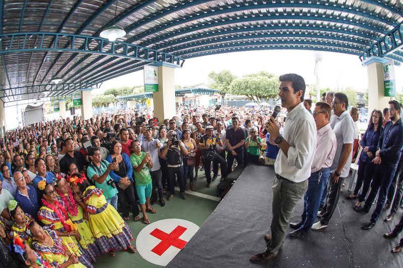 População de Cametá recebe delegacia, hospital e mais de 30 cheques moradia
O governador do estado do Pará, Helder Barbalho, visitou, na manhã desta quarta-feira (19), o município de Cametá onde cumpriu três agendas oficiais na cidade, entregando obras para a população nas áreas de segurança e saúde. <div class='credito_fotos'>Foto: Marco Santos / Ag. Pará | <a href='/midias/2020/originais/6005_dc7a0fd6-5413-2682-1e1c-21e4d158ba6c.jpg' download><i class='fa-solid fa-download'></i> Download</a></div>