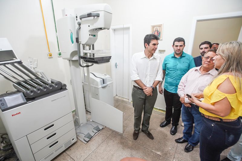 População de Cametá recebe delegacia, hospital e mais de 30 cheques moradia
O governador do estado do Pará, Helder Barbalho, visitou, na manhã desta quarta-feira (19), o município de Cametá onde cumpriu três agendas oficiais na cidade, entregando obras para a população nas áreas de segurança e saúde. <div class='credito_fotos'>Foto: Marco Santos / Ag. Pará | <a href='/midias/2020/originais/6005_e48fd4e5-b732-c496-9143-2fe54057f10d.jpg' download><i class='fa-solid fa-download'></i> Download</a></div>