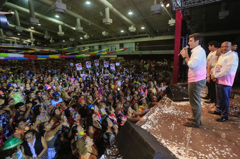 Baile da terceira idade <div class='credito_fotos'>Foto: Jader Paes / Agência Pará | <a href='/midias/2020/originais/6009_95dc89b0-ed4c-a6c1-d2a0-69c5ff7496f9.jpg' download><i class='fa-solid fa-download'></i> Download</a></div>
