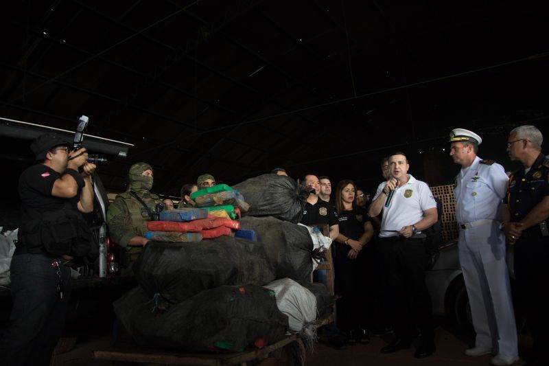 Sete fornos foram utilizados durante a incineração de dois mil e trezentos quilos de cocaína apreendidos durante a operação "Narcos II", realizada pela Polícia Civil. <div class='credito_fotos'>Foto: Pedro Guerreiro / Ag. Pará   |   <a href='/midias/2020/originais/6010_04744350-0231-ed7e-d78f-c99827dfeb8e.jpg' download><i class='fa-solid fa-download'></i> Download</a></div>