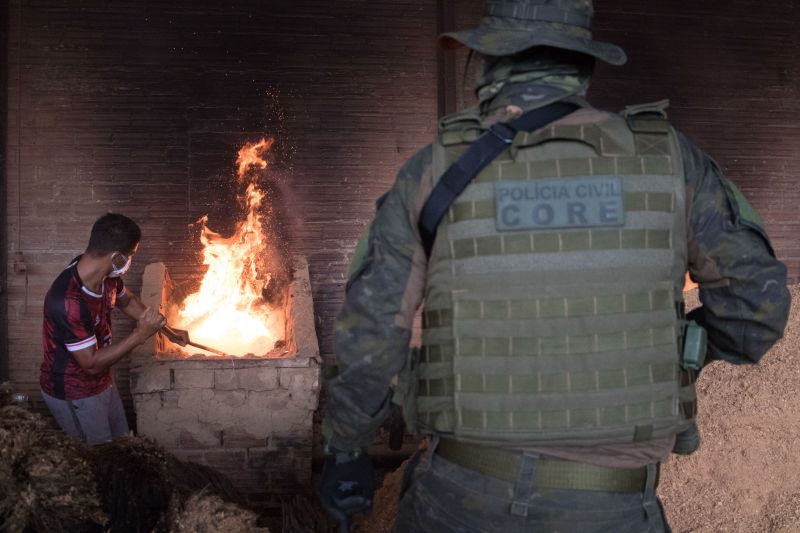 Sete fornos foram utilizados durante a incineração de dois mil e trezentos quilos de cocaína apreendidos durante a operação "Narcos II", realizada pela Polícia Civil. <div class='credito_fotos'>Foto: Pedro Guerreiro / Ag. Pará   |   <a href='/midias/2020/originais/6010_6bbb154a-b390-2853-caf6-8d8baa5ce347.jpg' download><i class='fa-solid fa-download'></i> Download</a></div>