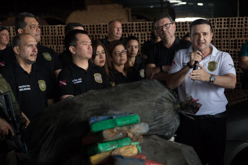 Sete fornos foram utilizados durante a incineração de dois mil e trezentos quilos de cocaína apreendidos durante a operação "Narcos II", realizada pela Polícia Civil. <div class='credito_fotos'>Foto: Pedro Guerreiro / Ag. Pará   |   <a href='/midias/2020/originais/6010_786ab464-9957-1a07-d419-3e63184c3914.jpg' download><i class='fa-solid fa-download'></i> Download</a></div>