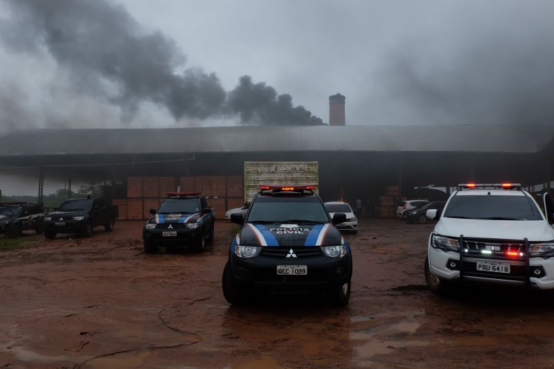 Sete fornos foram utilizados durante a incineração de dois mil e trezentos quilos de cocaína apreendidos durante a operação "Narcos II", realizada pela Polícia Civil. <div class='credito_fotos'>Foto: Pedro Guerreiro / Ag. Pará   |   <a href='/midias/2020/originais/6010_a458d9c5-89f1-4da6-9da2-a46551de79fd.jpg' download><i class='fa-solid fa-download'></i> Download</a></div>