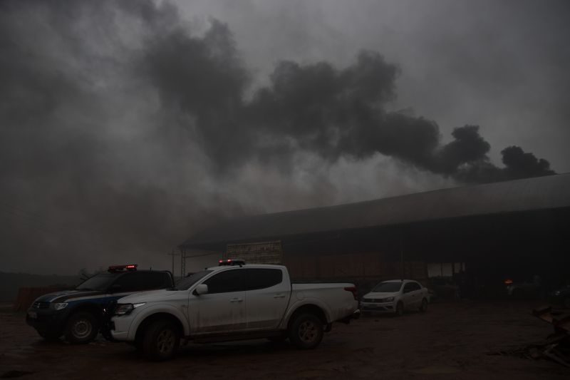 Sete fornos foram utilizados durante a incineração de dois mil e trezentos quilos de cocaína apreendidos durante a operação "Narcos II", realizada pela Polícia Civil. <div class='credito_fotos'>Foto: Pedro Guerreiro / Ag. Pará   |   <a href='/midias/2020/originais/6010_dc06004f-ddbc-3e21-7e85-c0673d607bcb.jpg' download><i class='fa-solid fa-download'></i> Download</a></div>