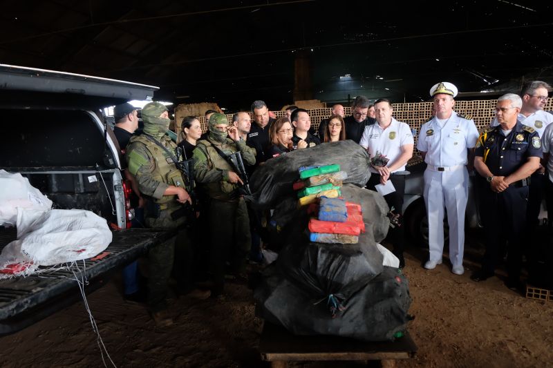 Sete fornos foram utilizados durante a incineração de dois mil e trezentos quilos de cocaína apreendidos durante a operação "Narcos II", realizada pela Polícia Civil. <div class='credito_fotos'>Foto: Pedro Guerreiro / Ag. Pará   |   <a href='/midias/2020/originais/6010_e31412ec-9019-4dc3-3a2a-e11816fcf4f7.jpg' download><i class='fa-solid fa-download'></i> Download</a></div>