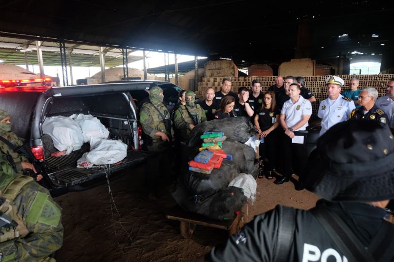 Sete fornos foram utilizados durante a incineração de dois mil e trezentos quilos de cocaína apreendidos durante a operação "Narcos II", realizada pela Polícia Civil. <div class='credito_fotos'>Foto: Pedro Guerreiro / Ag. Pará | <a href='/midias/2020/originais/6010_e9c6c01e-1bd7-3ba0-d7d2-93cd8b8e645f.jpg' download><i class='fa-solid fa-download'></i> Download</a></div>
