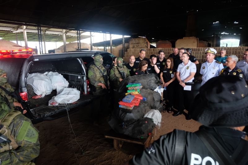 Sete fornos foram utilizados durante a incineração de dois mil e trezentos quilos de cocaína apreendidos durante a operação "Narcos II", realizada pela Polícia Civil. <div class='credito_fotos'>Foto: Pedro Guerreiro / Ag. Pará   |   <a href='/midias/2020/originais/6010_e9c6c01e-1bd7-3ba0-d7d2-93cd8b8e645f.jpg' download><i class='fa-solid fa-download'></i> Download</a></div>