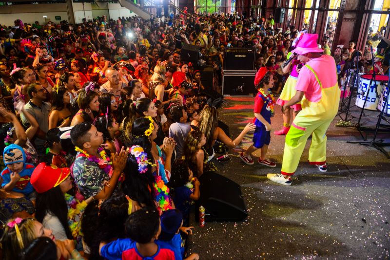 O Bailinho de Carnaval da Estação das Docas, em Belém, atraiu cerca de 3 mil pessoas ao complexo turístico, cultural e gastronômico na orla da Baía do Guajará nesta terça-feira (25). <div class='credito_fotos'>Foto: UCHOA SILVA / DIVULGAÇÃO | <a href='/midias/2020/originais/6024_0178b6c4-8305-5647-0f2a-5dda76d311d4.jpg' download><i class='fa-solid fa-download'></i> Download</a></div>