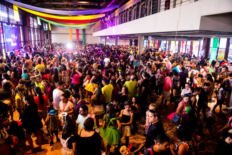 O Bailinho de Carnaval da Estação das Docas, em Belém, atraiu cerca de 3 mil pessoas ao complexo turístico, cultural e gastronômico na orla da Baía do Guajará nesta terça-feira (25). <div class='credito_fotos'>Foto: UCHOA SILVA / DIVULGAÇÃO | <a href='/midias/2020/originais/6024_72a91ada-5625-d08a-4b75-ad0a3755d91a.jpg' download><i class='fa-solid fa-download'></i> Download</a></div>
