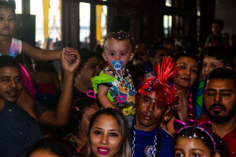O Bailinho de Carnaval da Estação das Docas, em Belém, atraiu cerca de 3 mil pessoas ao complexo turístico, cultural e gastronômico na orla da Baía do Guajará nesta terça-feira (25). <div class='credito_fotos'>Foto: UCHOA SILVA / DIVULGAÇÃO | <a href='/midias/2020/originais/6024_a6ed560d-9437-8fc9-cfc8-12b3ea42bf1b.jpg' download><i class='fa-solid fa-download'></i> Download</a></div>