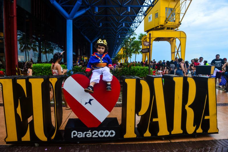 O Bailinho de Carnaval da Estação das Docas, em Belém, atraiu cerca de 3 mil pessoas ao complexo turístico, cultural e gastronômico na orla da Baía do Guajará nesta terça-feira (25). <div class='credito_fotos'>Foto: UCHOA SILVA / DIVULGAÇÃO | <a href='/midias/2020/originais/6024_d587bca2-65bf-511d-0a79-e94a4df1667d.jpg' download><i class='fa-solid fa-download'></i> Download</a></div>