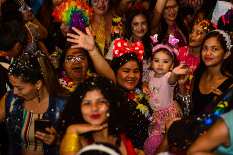 O Bailinho de Carnaval da Estação das Docas, em Belém, atraiu cerca de 3 mil pessoas ao complexo turístico, cultural e gastronômico na orla da Baía do Guajará nesta terça-feira (25). <div class='credito_fotos'>Foto: UCHOA SILVA / DIVULGAÇÃO | <a href='/midias/2020/originais/6024_fd25d406-342f-e4e3-6dad-fa40b753e8a6.jpg' download><i class='fa-solid fa-download'></i> Download</a></div>