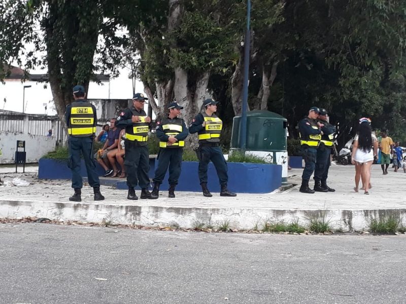 O tradicional bloco de rua Rabo do Peru arrastou mais de 15 mil foliões pelas ruas do distrito de Icoaraci, em Belém, nesta Quarta-Feira de Cinzas (26). A festa, que marca o encerramento do Carnaval no distrito, contou com ações preventivas e ostensivas de diversos órgãos da segurança pública, integrados por meio da operação Carnaval Seguro, coordenada pela Secretaria de Estado de Segurança Pública do Pará (Segup).
FOTO: Grasiela Costa / SEGUP <div class='credito_fotos'>Foto: Ascom Segup | <a href='/midias/2020/originais/6027_0ddf58b5-e69c-df60-61cf-4e915b7b097e.jpg' download><i class='fa-solid fa-download'></i> Download</a></div>