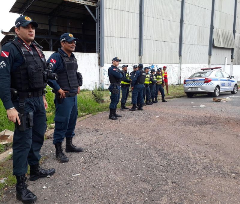O tradicional bloco de rua Rabo do Peru arrastou mais de 15 mil foliões pelas ruas do distrito de Icoaraci, em Belém, nesta Quarta-Feira de Cinzas (26). A festa, que marca o encerramento do Carnaval no distrito, contou com ações preventivas e ostensivas de diversos órgãos da segurança pública, integrados por meio da operação Carnaval Seguro, coordenada pela Secretaria de Estado de Segurança Pública do Pará (Segup).
FOTO: Grasiela Costa / SEGUP <div class='credito_fotos'>Foto: Ascom Segup | <a href='/midias/2020/originais/6027_539528f6-9d35-c41b-1153-fadb80e7293e.jpg' download><i class='fa-solid fa-download'></i> Download</a></div>
