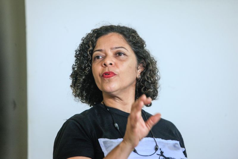O que a mulher tem a dizer? Como ser mais forte na sociedade? As respostas são variadas e puderam ser ditas durante uma roda de conversa sobre empreendedorismo feminino, realizada nesta segunda-feira (02), no ParaPaz, pólo Guamá. <div class='credito_fotos'>Foto: JADER PAES / AG. PARÁ | <a href='/midias/2020/originais/6039_070bcbb9-09c8-c6fc-d732-8da083940fd4.jpg' download><i class='fa-solid fa-download'></i> Download</a></div>