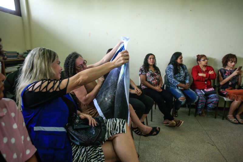 O que a mulher tem a dizer? Como ser mais forte na sociedade? As respostas são variadas e puderam ser ditas durante uma roda de conversa sobre empreendedorismo feminino, realizada nesta segunda-feira (02), no ParaPaz, pólo Guamá. <div class='credito_fotos'>Foto: JADER PAES / AG. PARÁ | <a href='/midias/2020/originais/6039_694768d2-28c8-e555-67a6-52d43e0b12a5.jpg' download><i class='fa-solid fa-download'></i> Download</a></div>