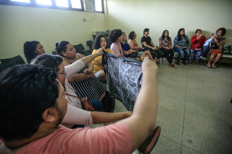 O que a mulher tem a dizer? Como ser mais forte na sociedade? As respostas são variadas e puderam ser ditas durante uma roda de conversa sobre empreendedorismo feminino, realizada nesta segunda-feira (02), no ParaPaz, pólo Guamá. <div class='credito_fotos'>Foto: JADER PAES / AG. PARÁ | <a href='/midias/2020/originais/6039_879c3b28-35dd-cc79-89d0-9ea5fd6365cb.jpg' download><i class='fa-solid fa-download'></i> Download</a></div>