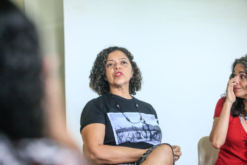 O que a mulher tem a dizer? Como ser mais forte na sociedade? As respostas são variadas e puderam ser ditas durante uma roda de conversa sobre empreendedorismo feminino, realizada nesta segunda-feira (02), no ParaPaz, pólo Guamá. <div class='credito_fotos'>Foto: JADER PAES / AG. PARÁ | <a href='/midias/2020/originais/6039_9c0a22b6-e4c6-dadd-fcf0-eeec91929d1c.jpg' download><i class='fa-solid fa-download'></i> Download</a></div>