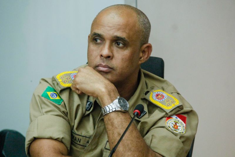 CORONEL HAYMAN -BOMBEIROS <div class='credito_fotos'>Foto: Marcelo Seabra / Ag. Pará | <a href='/midias/2020/originais/6041_65d3c6d2-1ff9-a3c1-d055-b2025e80216d.jpg' download><i class='fa-solid fa-download'></i> Download</a></div>
