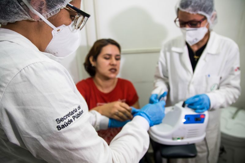 Belém, Pará, Brasil. LACEN presta orientações para prevenção do Novo Coronavirus.
Fotos: Pedro Guerreiro / Ag. Pará. <div class='credito_fotos'>Foto: Pedro Guerreiro / Ag. Pará | <a href='/midias/2020/originais/6042_21a28168-7c9b-f54a-cd76-416754f6c3bd.jpg' download><i class='fa-solid fa-download'></i> Download</a></div>