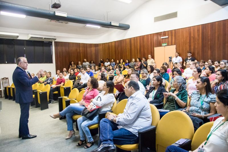 Belém, Pará, Brasil. LACEN presta orientações para prevenção do Novo Coronavirus.
Fotos: Pedro Guerreiro / Ag. Pará. <div class='credito_fotos'>Foto: Pedro Guerreiro / Ag. Pará | <a href='/midias/2020/originais/6042_5b2368e4-2e33-52c5-5bfd-c32144728a08.jpg' download><i class='fa-solid fa-download'></i> Download</a></div>