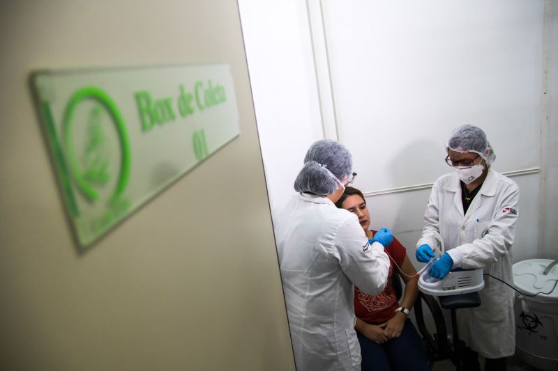 Belém, Pará, Brasil. LACEN presta orientações para prevenção do Novo Coronavirus.
Fotos: Pedro Guerreiro / Ag. Pará. <div class='credito_fotos'>Foto: Pedro Guerreiro / Ag. Pará | <a href='/midias/2020/originais/6045_2f4b0b79-bd9e-0fb7-abed-18a05473c8a6.jpg' download><i class='fa-solid fa-download'></i> Download</a></div>