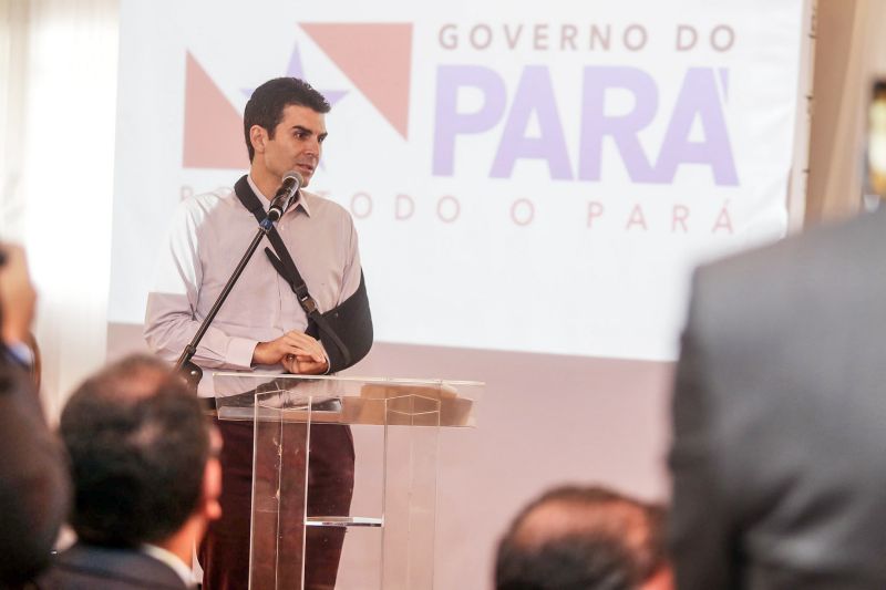 Na manhã desta sexta-feira (6), no Palácio do Governo, o governador do Pará, Helder Barbalho, assinou o contrato de financiamento com a Caixa Econômica Federal no valor de R$ 537.332.634,96. O recurso é destinado para investimentos nas áreas da saúde, desenvolvimento, mobilidade urbana, infraestrutura e turismo. <div class='credito_fotos'>Foto: Bruno Cecim / Ag.Pará | <a href='/midias/2020/originais/6053_31326c43-9d10-a909-f19b-0b249bd20826.jpg' download><i class='fa-solid fa-download'></i> Download</a></div>