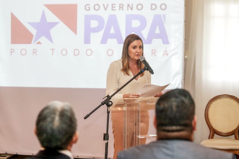 Na manhã desta sexta-feira (6), no Palácio do Governo, o governador do Pará, Helder Barbalho, assinou o contrato de financiamento com a Caixa Econômica Federal no valor de R$ 537.332.634,96. O recurso é destinado para investimentos nas áreas da saúde, desenvolvimento, mobilidade urbana, infraestrutura e turismo. <div class='credito_fotos'>Foto: Bruno Cecim / Ag.Pará | <a href='/midias/2020/originais/6053_79aa8b4a-889b-697b-cf54-f171f9c78d3a.jpg' download><i class='fa-solid fa-download'></i> Download</a></div>