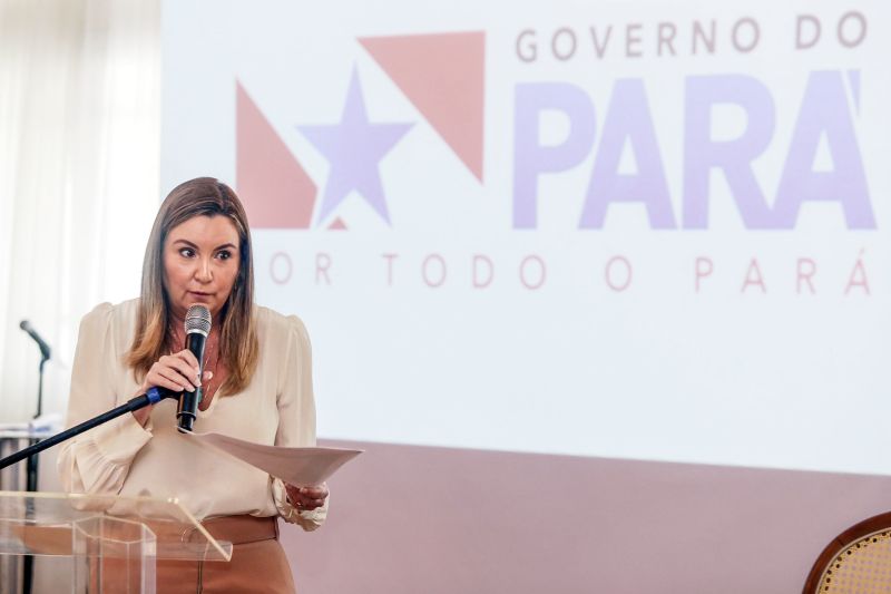 Na manhã desta sexta-feira (6), no Palácio do Governo, o governador do Pará, Helder Barbalho, assinou o contrato de financiamento com a Caixa Econômica Federal no valor de R$ 537.332.634,96. O recurso é destinado para investimentos nas áreas da saúde, desenvolvimento, mobilidade urbana, infraestrutura e turismo. <div class='credito_fotos'>Foto: Bruno Cecim / Ag.Pará | <a href='/midias/2020/originais/6053_887821d3-2761-f047-ba44-d916b1c723e0.jpg' download><i class='fa-solid fa-download'></i> Download</a></div>