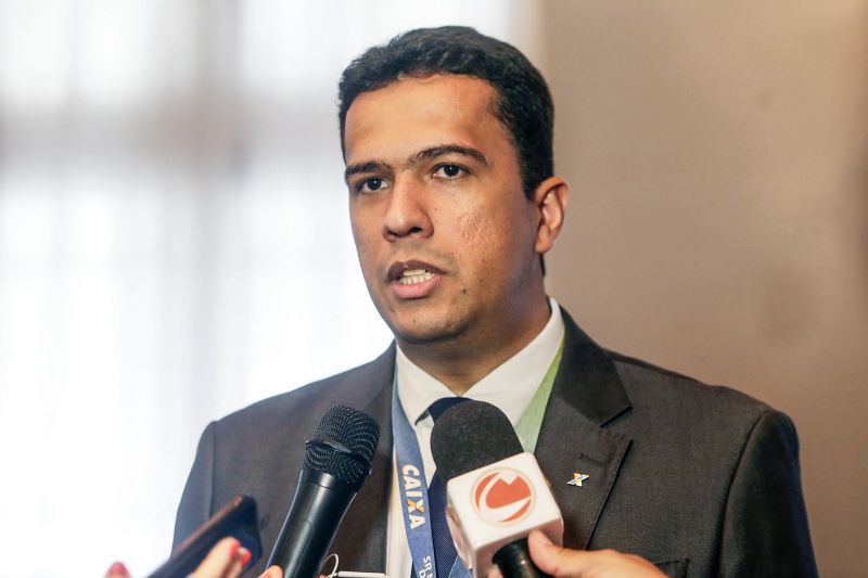 Na manhã desta sexta-feira (6), no Palácio do Governo, o governador do Pará, Helder Barbalho, assinou o contrato de financiamento com a Caixa Econômica Federal no valor de R$ 537.332.634,96. O recurso é destinado para investimentos nas áreas da saúde, desenvolvimento, mobilidade urbana, infraestrutura e turismo. <div class='credito_fotos'>Foto: Bruno Cecim / Ag.Pará | <a href='/midias/2020/originais/6053_d224a728-cbc7-0a61-2a9a-a62dd54445be.jpg' download><i class='fa-solid fa-download'></i> Download</a></div>