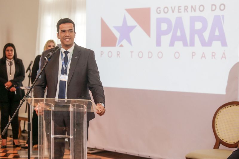 Na manhã desta sexta-feira (6), no Palácio do Governo, o governador do Pará, Helder Barbalho, assinou o contrato de financiamento com a Caixa Econômica Federal no valor de R$ 537.332.634,96. O recurso é destinado para investimentos nas áreas da saúde, desenvolvimento, mobilidade urbana, infraestrutura e turismo. <div class='credito_fotos'>Foto: Bruno Cecim / Ag.Pará | <a href='/midias/2020/originais/6053_d319358e-f144-f2ec-c529-cc1b843b364f.jpg' download><i class='fa-solid fa-download'></i> Download</a></div>