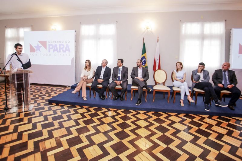 Na manhã desta sexta-feira (6), no Palácio do Governo, o governador do Pará, Helder Barbalho, assinou o contrato de financiamento com a Caixa Econômica Federal no valor de R$ 537.332.634,96. O recurso é destinado para investimentos nas áreas da saúde, desenvolvimento, mobilidade urbana, infraestrutura e turismo. <div class='credito_fotos'>Foto: Bruno Cecim / Ag.Pará | <a href='/midias/2020/originais/6053_da778458-bdc7-d46a-2441-5cd05c8d2e07.jpg' download><i class='fa-solid fa-download'></i> Download</a></div>